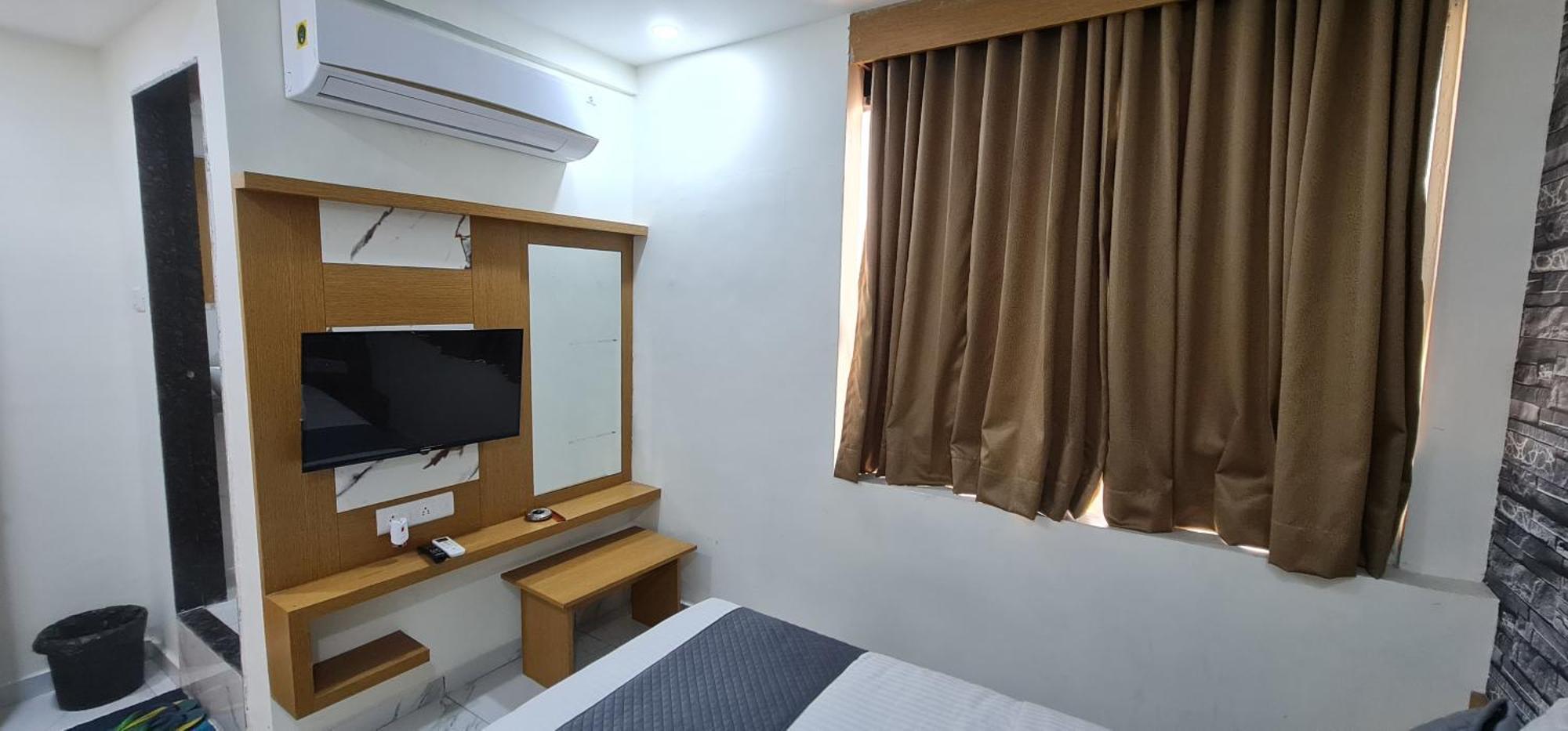 Hotel Vivan Vadodara Exterior photo