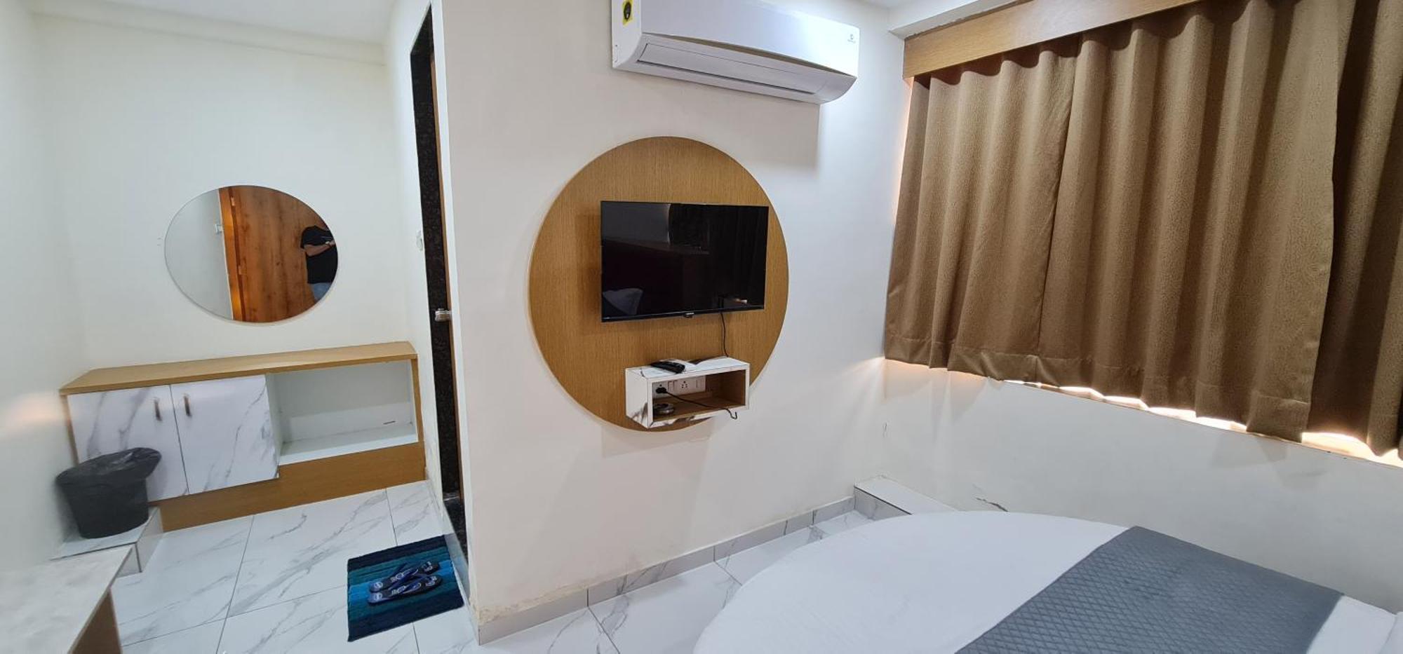 Hotel Vivan Vadodara Exterior photo