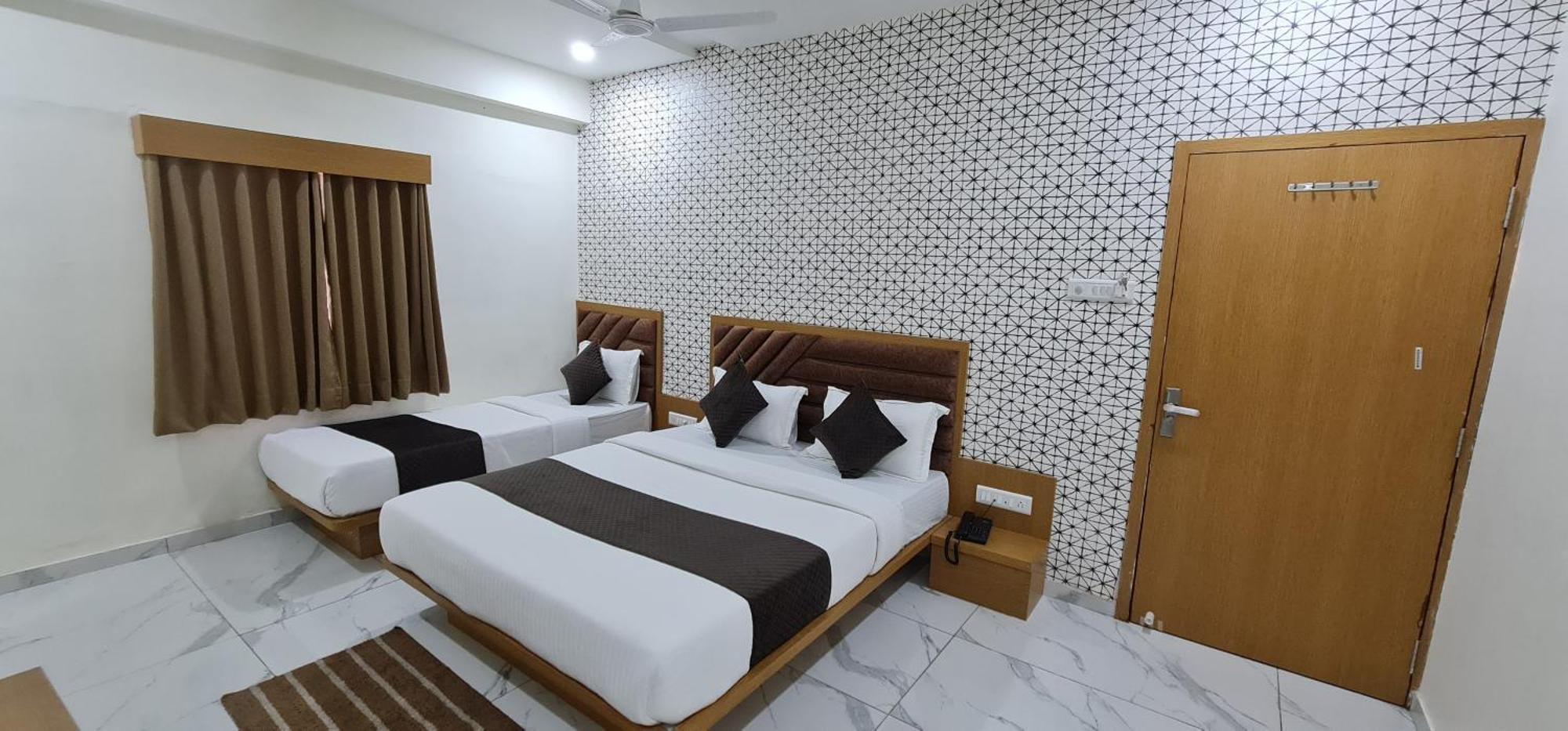Hotel Vivan Vadodara Exterior photo