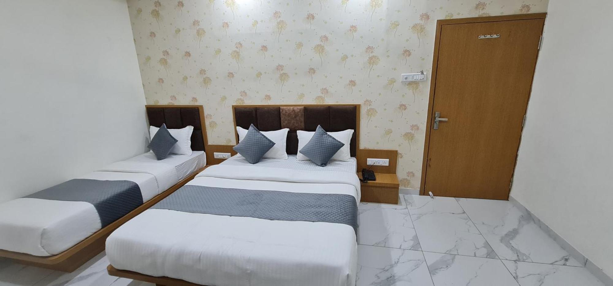 Hotel Vivan Vadodara Exterior photo